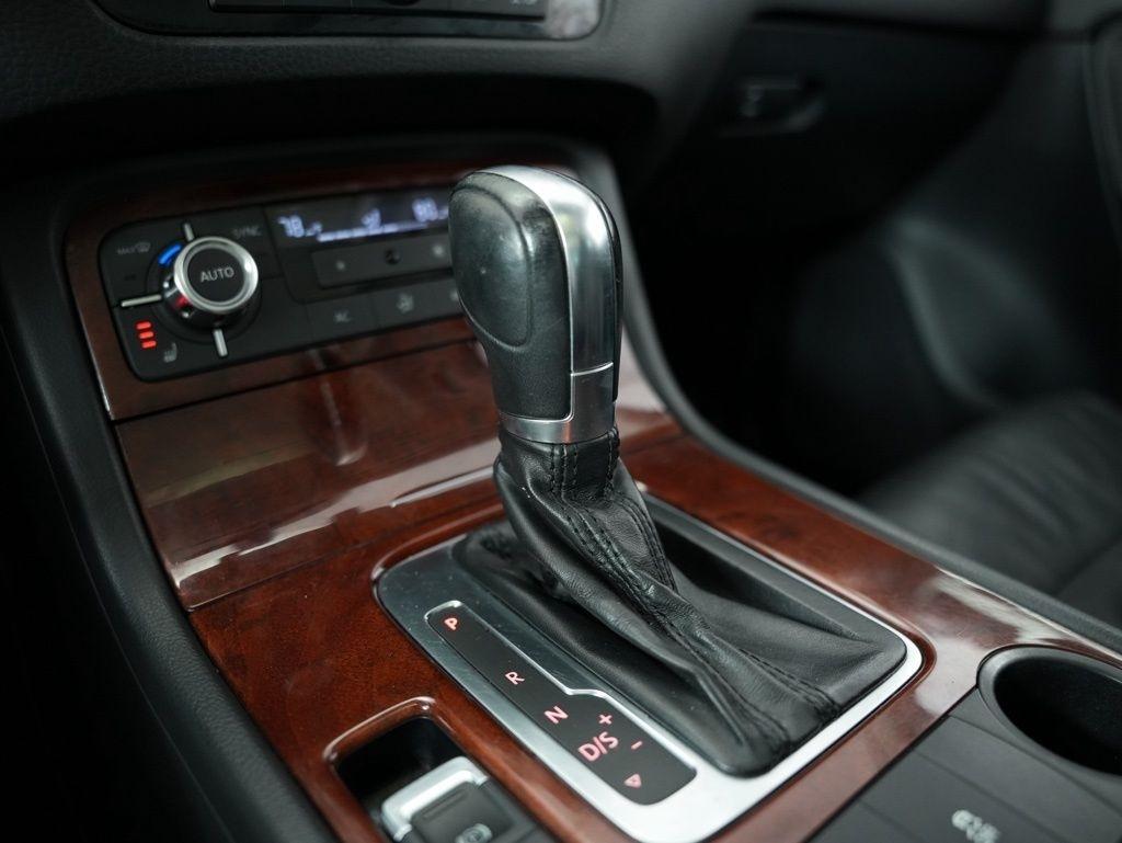 Volkswagen Touareg 4dr VR6 Sport w/Nav 2013