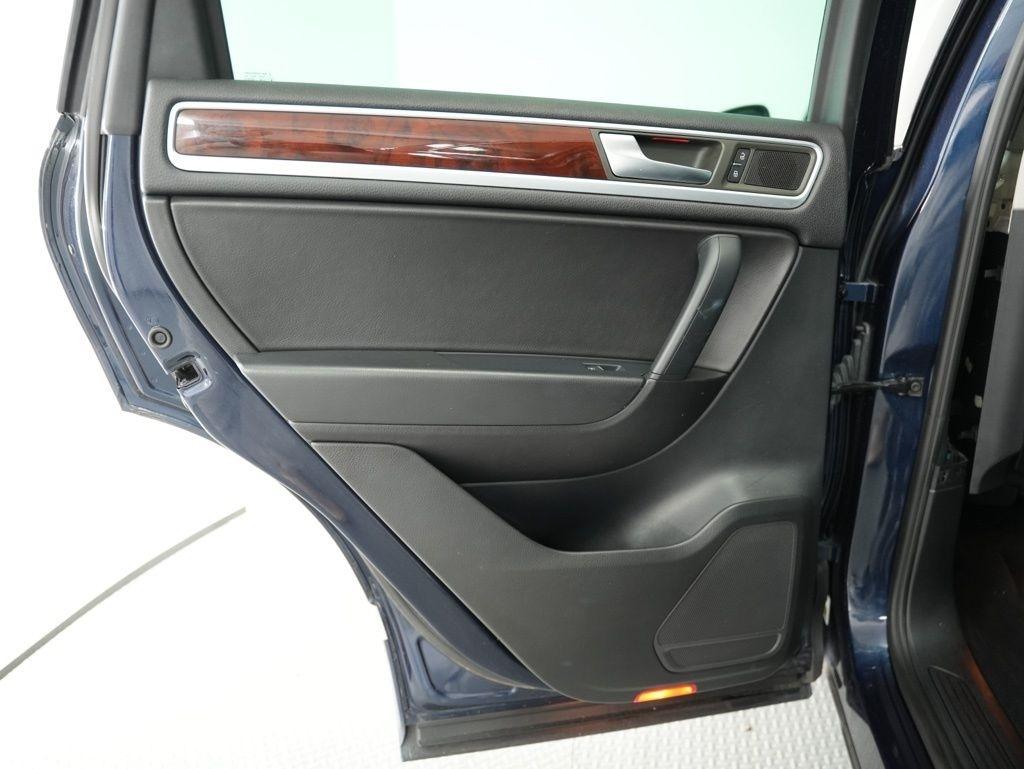 Volkswagen Touareg 4dr VR6 Sport w/Nav 2013