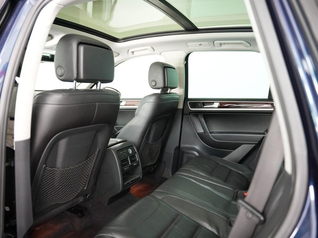 Volkswagen Touareg 4dr VR6 Sport w/Nav 2013
