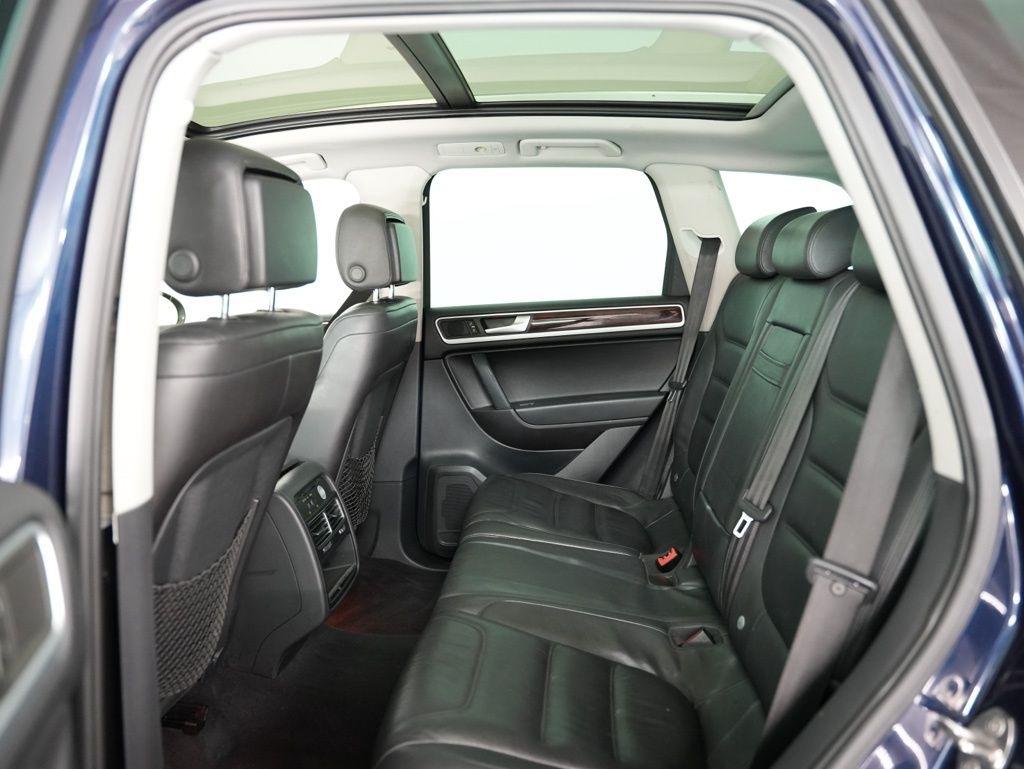 Volkswagen Touareg 4dr VR6 Sport w/Nav 2013