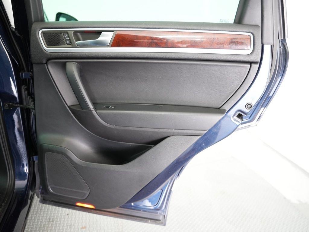 Volkswagen Touareg 4dr VR6 Sport w/Nav 2013