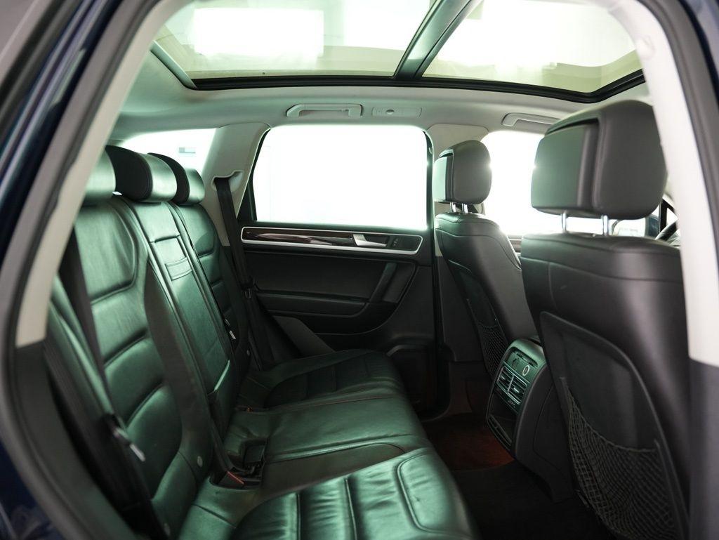 Volkswagen Touareg 4dr VR6 Sport w/Nav 2013