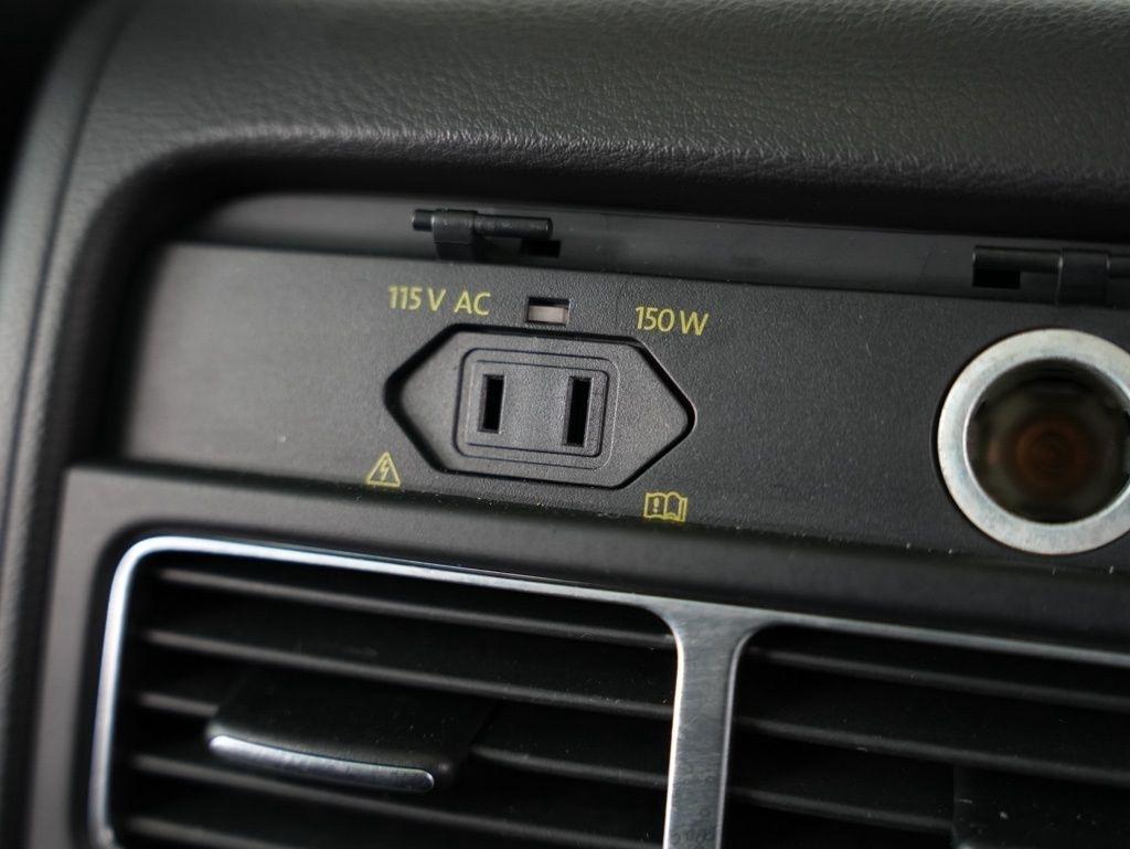 Volkswagen Touareg 4dr VR6 Sport w/Nav 2013