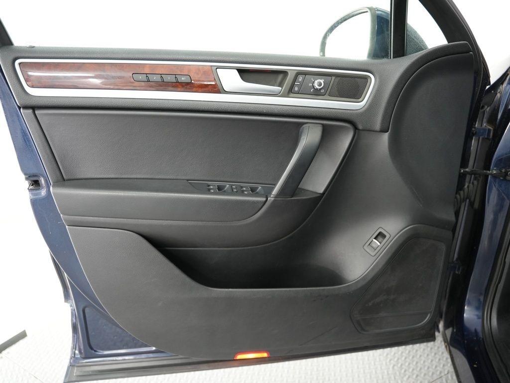 Volkswagen Touareg 4dr VR6 Sport w/Nav 2013