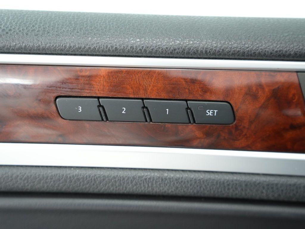 Volkswagen Touareg 4dr VR6 Sport w/Nav 2013