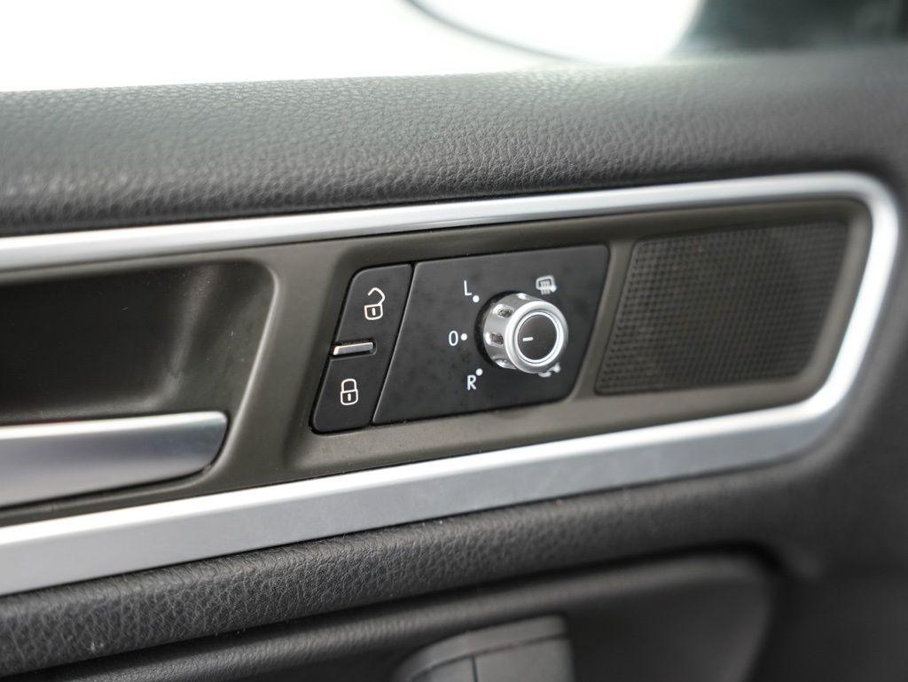 Volkswagen Touareg 4dr VR6 Sport w/Nav 2013