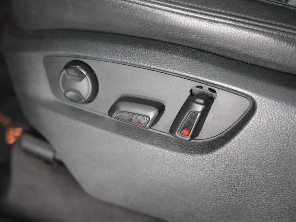 Volkswagen Touareg 4dr VR6 Sport w/Nav 2013