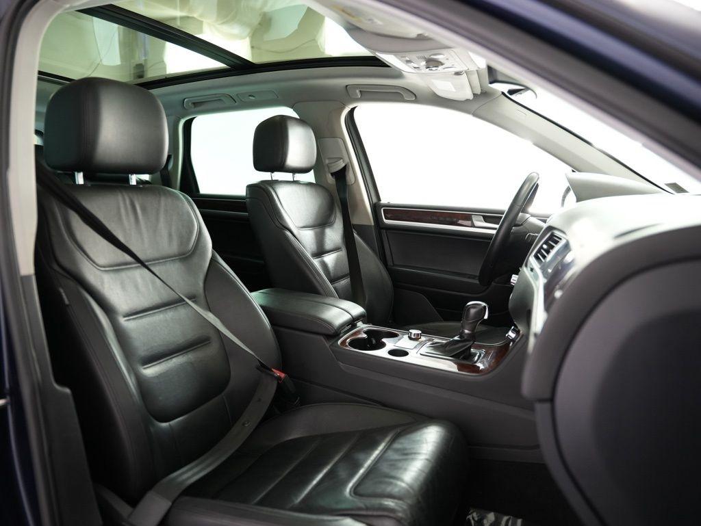 Volkswagen Touareg 4dr VR6 Sport w/Nav 2013