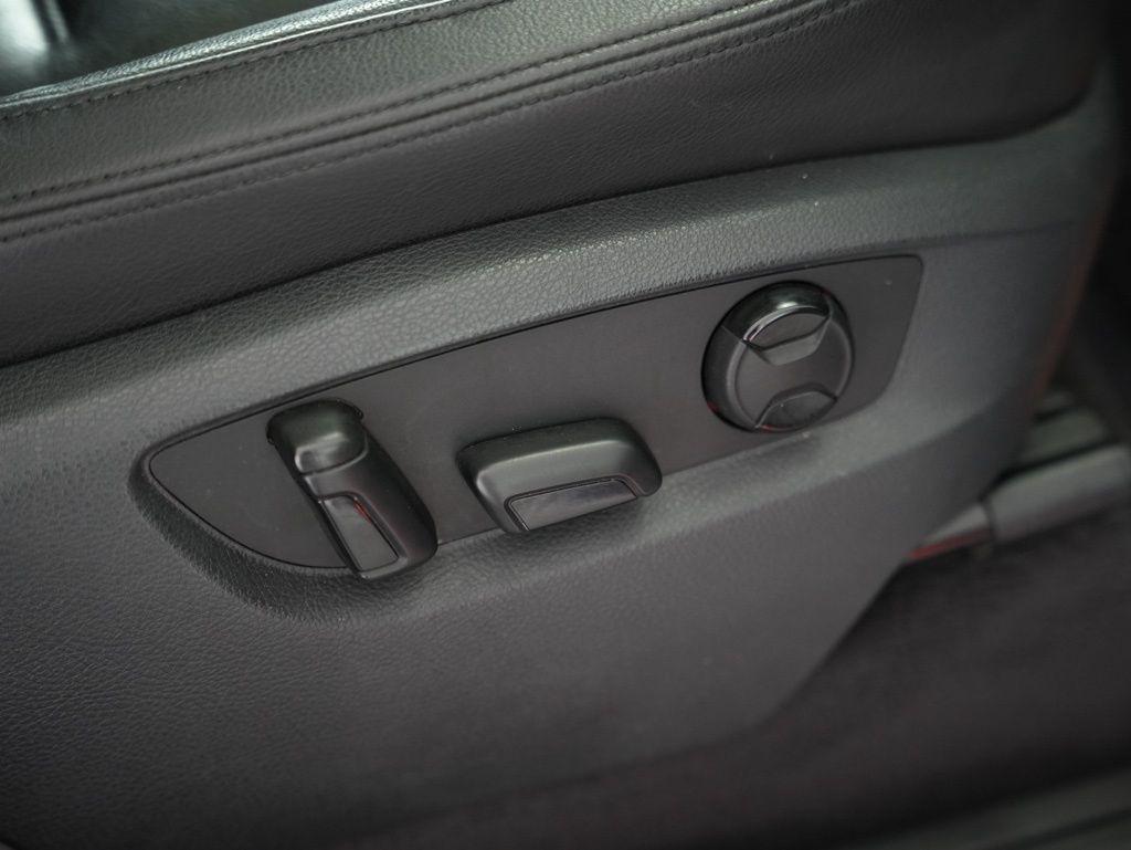 Volkswagen Touareg 4dr VR6 Sport w/Nav 2013