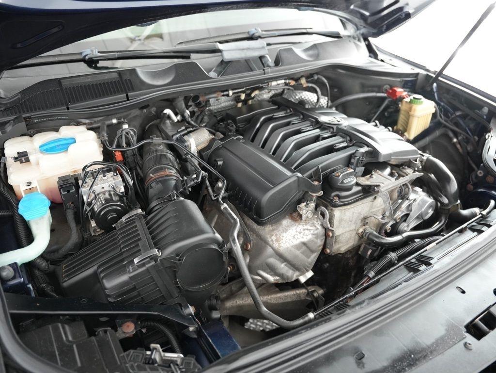 Volkswagen Touareg 4dr VR6 Sport w/Nav 2013