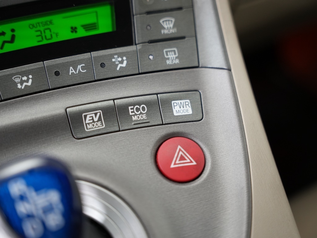 Toyota Prius 5dr HB Three (Natl) 2012