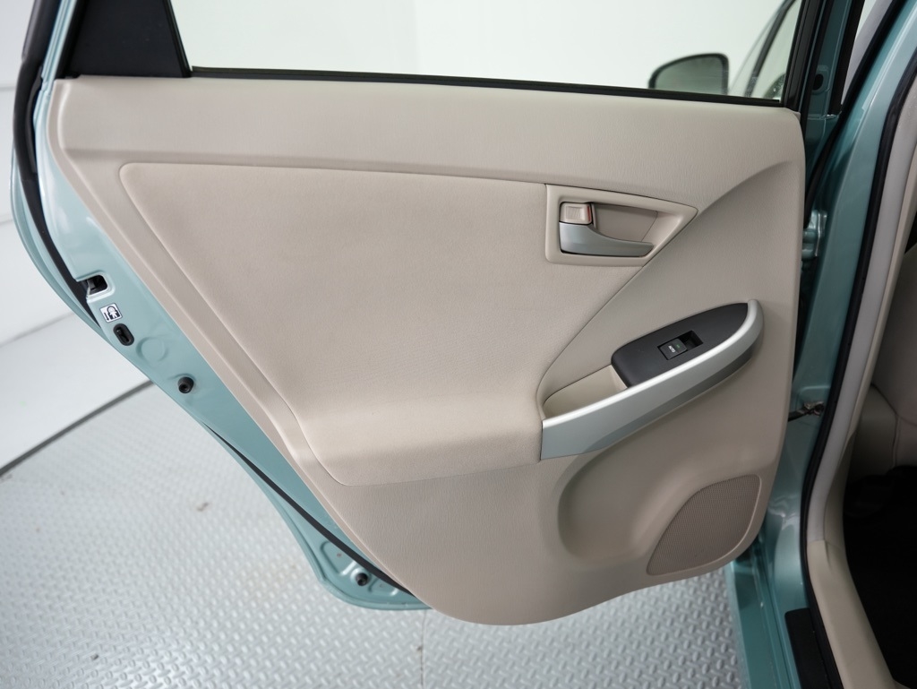 Toyota Prius 5dr HB Three (Natl) 2012