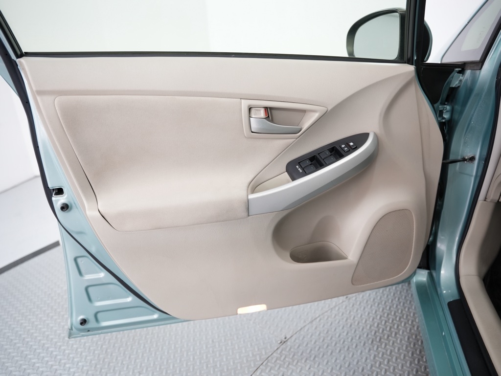 Toyota Prius 5dr HB Three (Natl) 2012