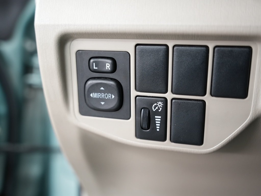 Toyota Prius 5dr HB Three (Natl) 2012