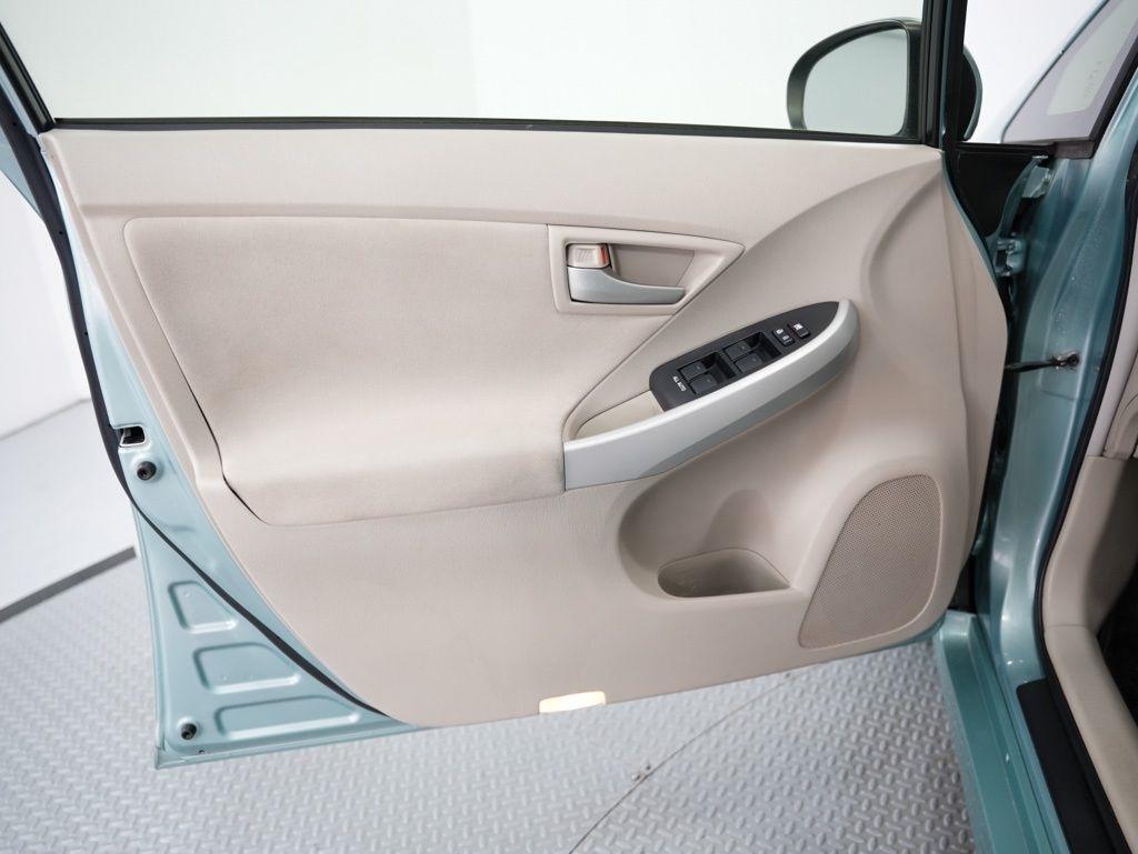 Toyota Prius 5dr HB Three (Natl) 2012