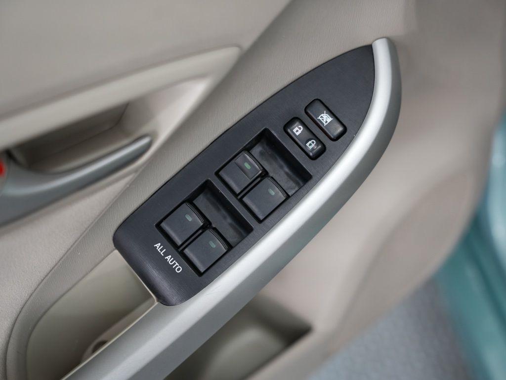 Toyota Prius 5dr HB Three (Natl) 2012