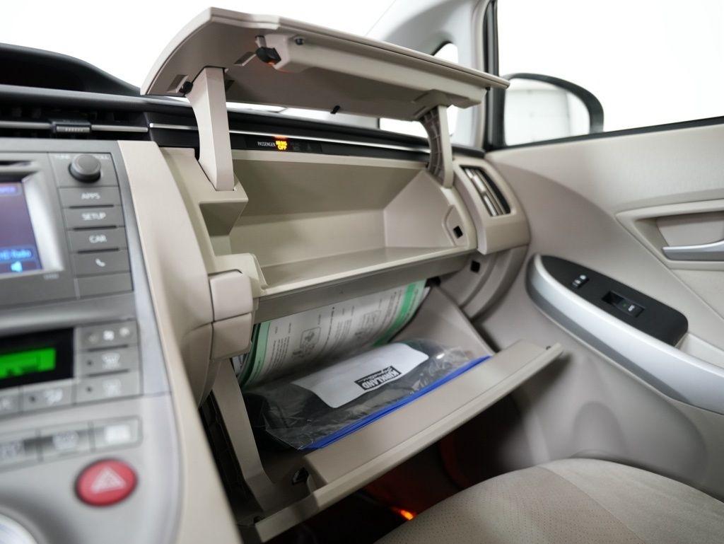 Toyota Prius 5dr HB Three (Natl) 2012