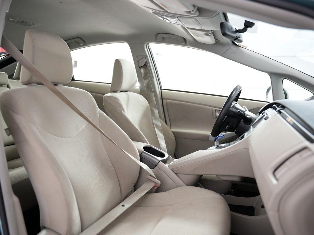 Toyota Prius 5dr HB Three (Natl) 2012