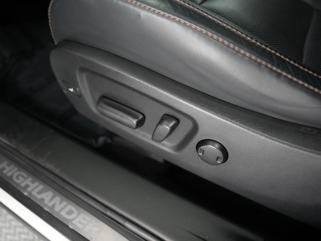 Toyota Highlander Limited V6 AWD (Natl) 2019