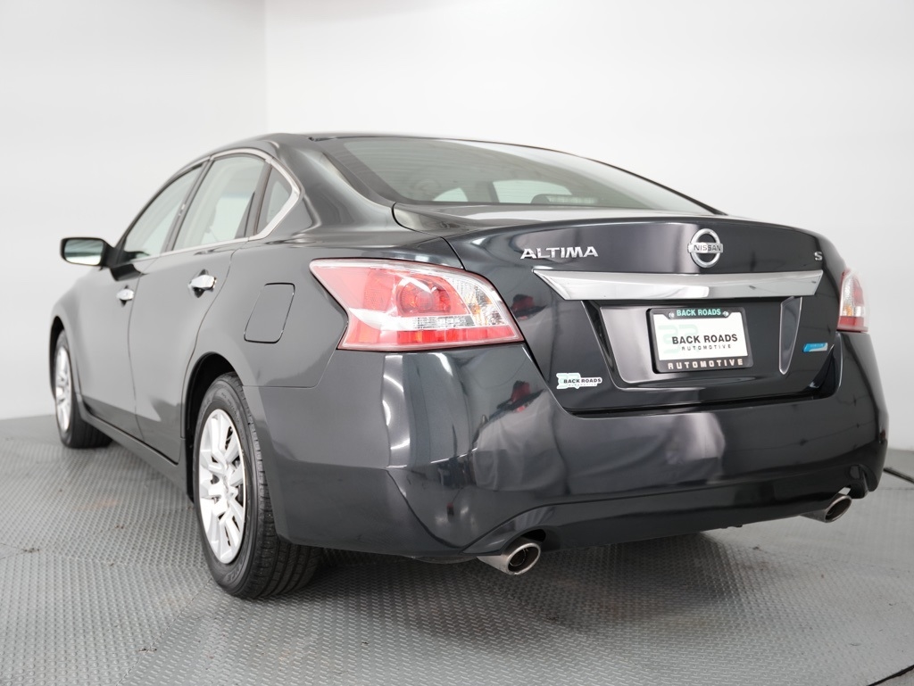 Nissan Altima 4dr Sdn I4 2.5 S 2013