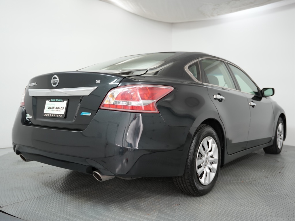 Nissan Altima 4dr Sdn I4 2.5 S 2013