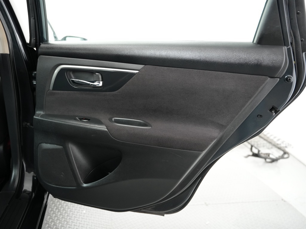 Nissan Altima 4dr Sdn I4 2.5 S 2013