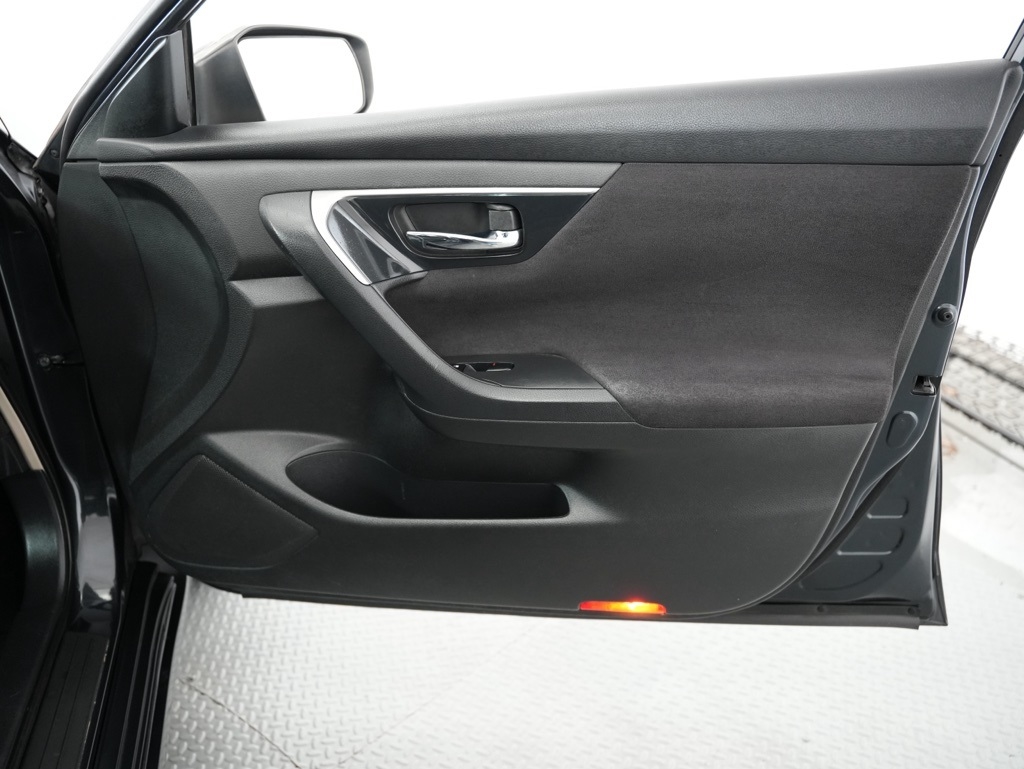 Nissan Altima 4dr Sdn I4 2.5 S 2013