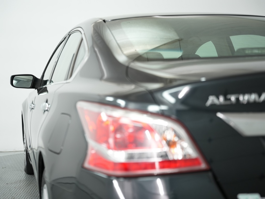 Nissan Altima 4dr Sdn I4 2.5 S 2013