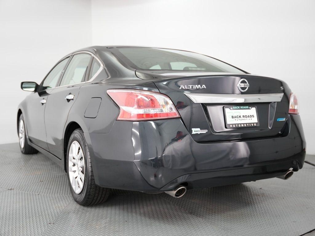 Nissan Altima 4dr Sdn I4 2.5 S 2013