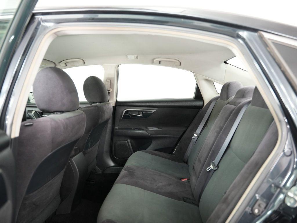 Nissan Altima 4dr Sdn I4 2.5 S 2013