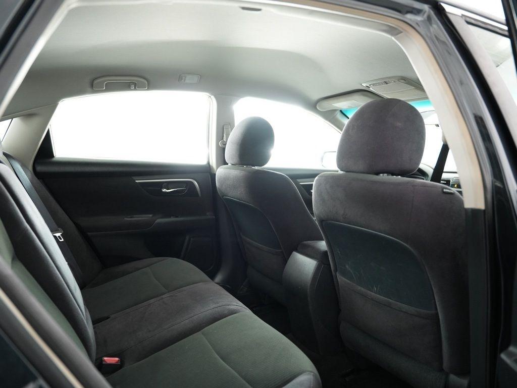 Nissan Altima 4dr Sdn I4 2.5 S 2013