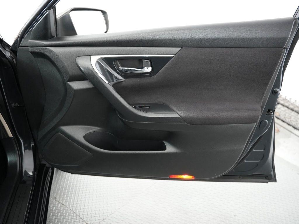 Nissan Altima 4dr Sdn I4 2.5 S 2013