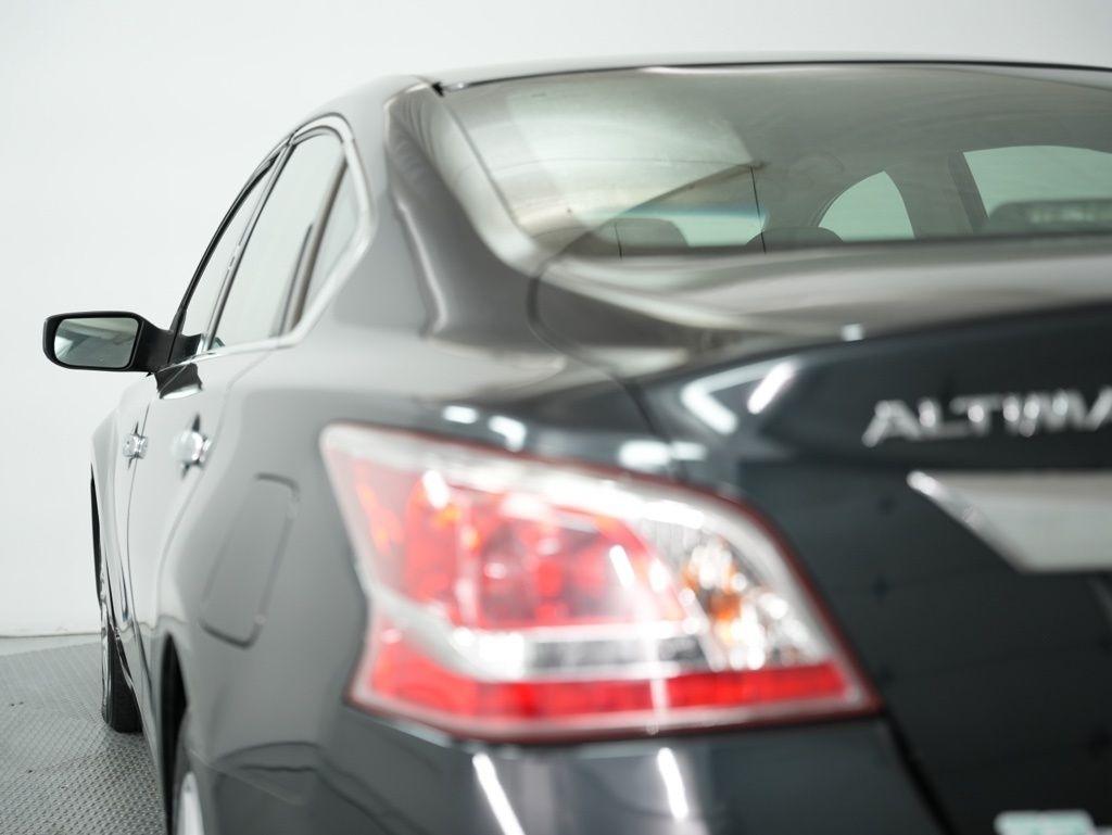 Nissan Altima 4dr Sdn I4 2.5 S 2013