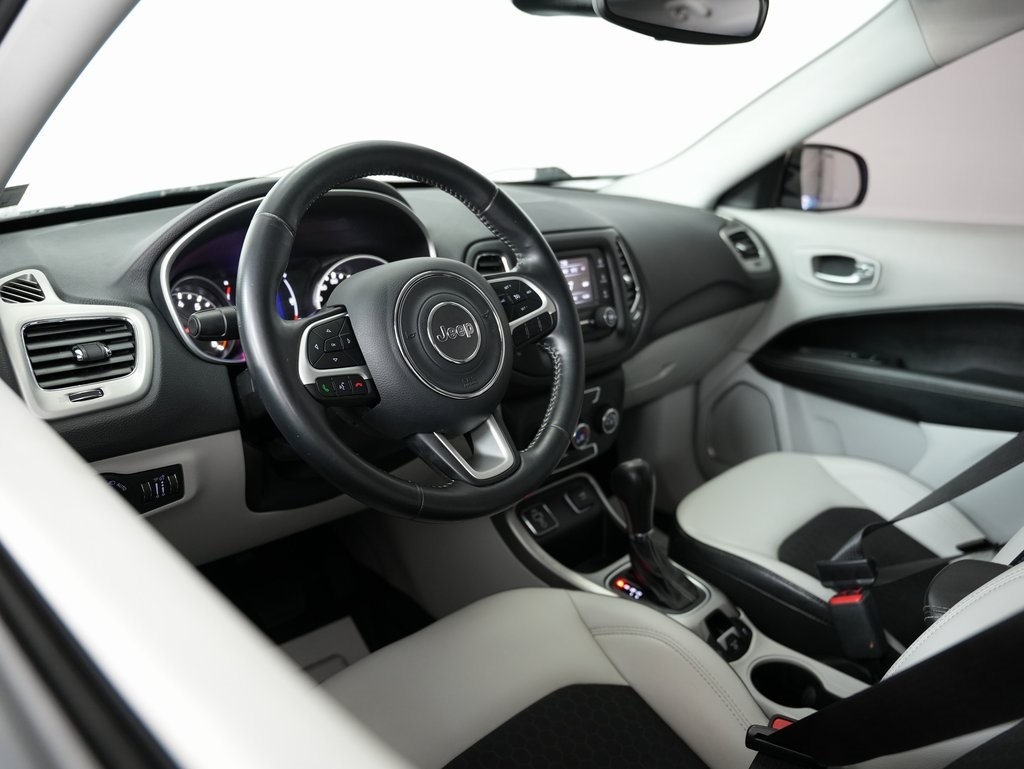 Jeep Compass Latitude w/Sun/Wheel Pkg FWD 2018