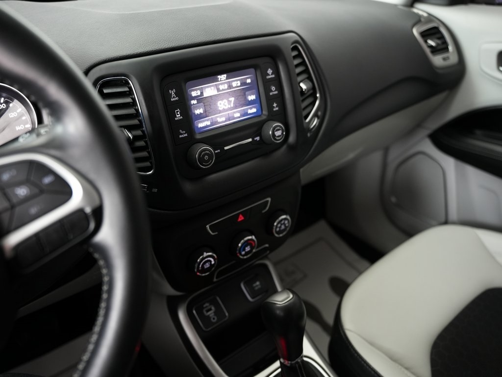 Jeep Compass Latitude w/Sun/Wheel Pkg FWD 2018