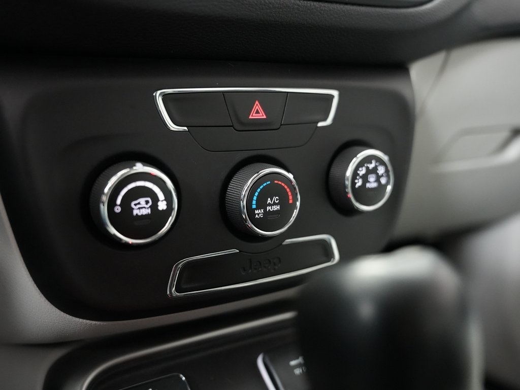 Jeep Compass Latitude w/Sun/Wheel Pkg FWD 2018