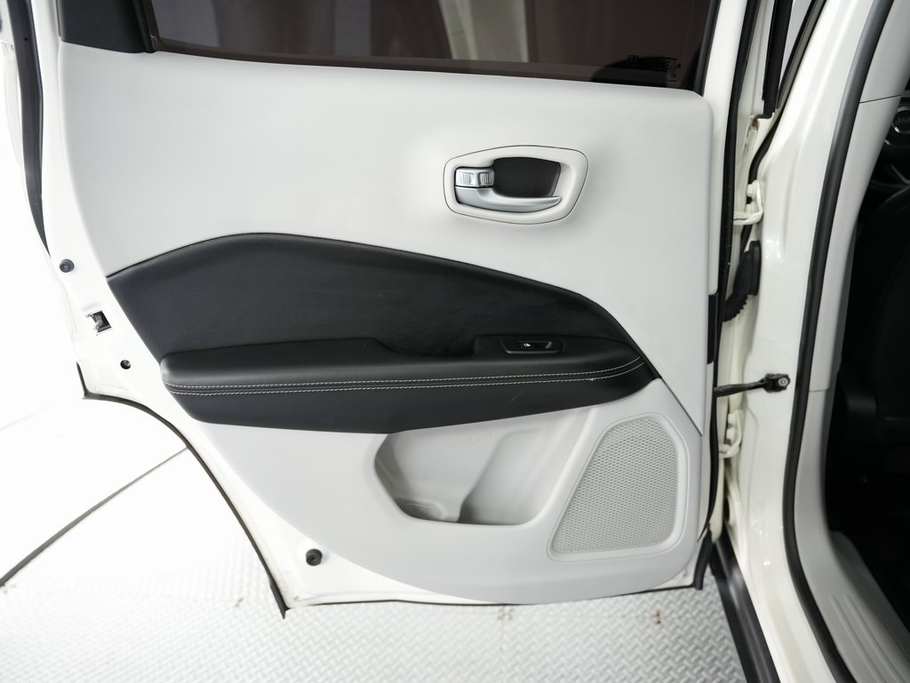 Jeep Compass Latitude w/Sun/Wheel Pkg FWD 2018