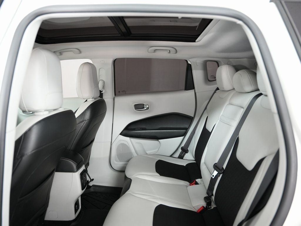 Jeep Compass Latitude w/Sun/Wheel Pkg FWD 2018