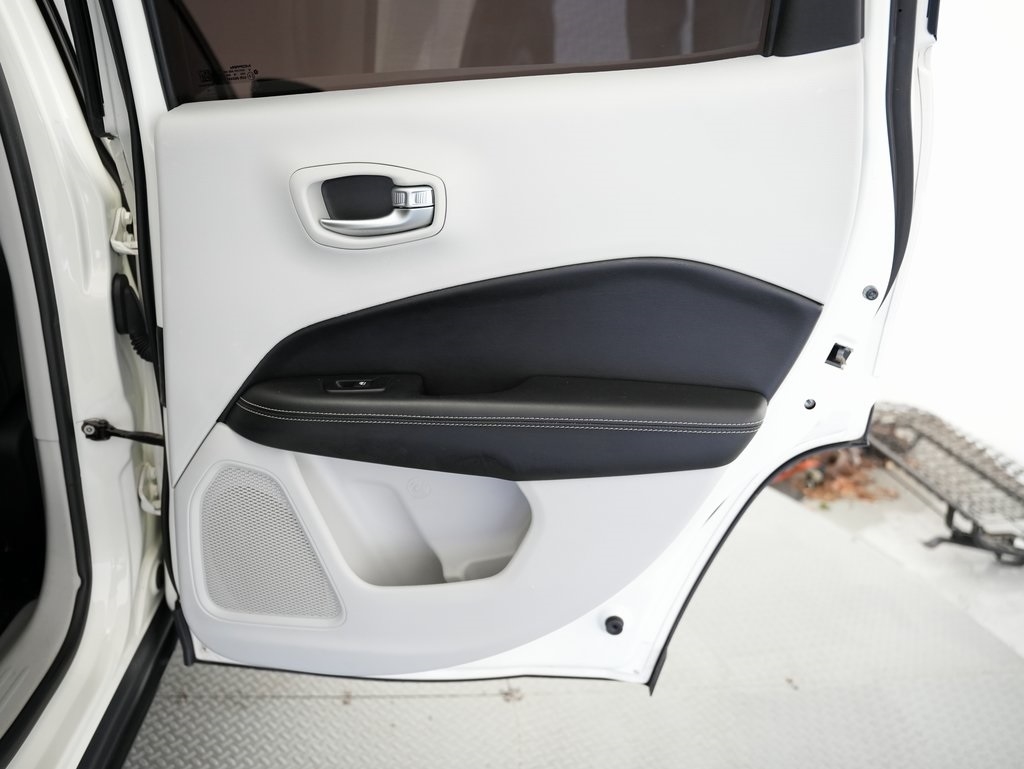 Jeep Compass Latitude w/Sun/Wheel Pkg FWD 2018