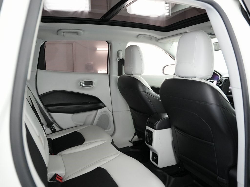 Jeep Compass Latitude w/Sun/Wheel Pkg FWD 2018