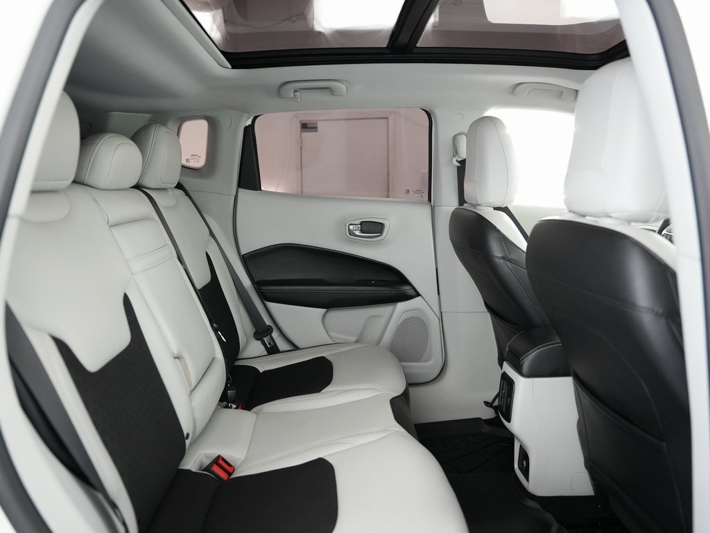 Jeep Compass Latitude w/Sun/Wheel Pkg FWD 2018