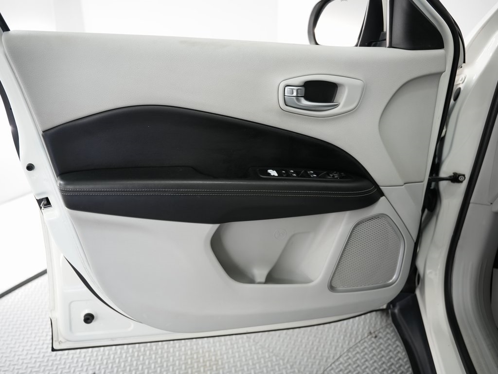 Jeep Compass Latitude w/Sun/Wheel Pkg FWD 2018