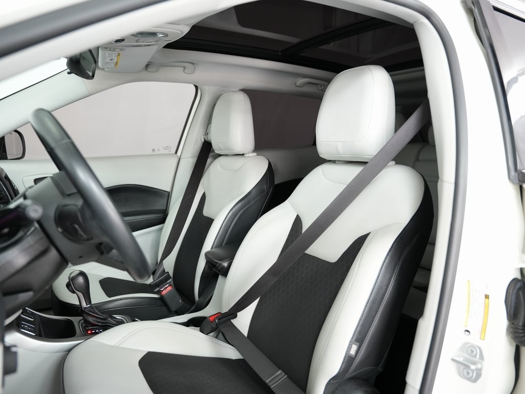 Jeep Compass Latitude w/Sun/Wheel Pkg FWD 2018