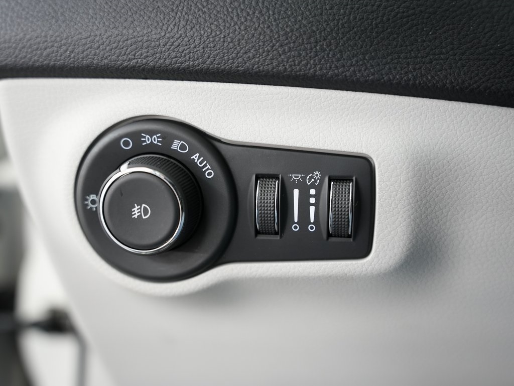 Jeep Compass Latitude w/Sun/Wheel Pkg FWD 2018