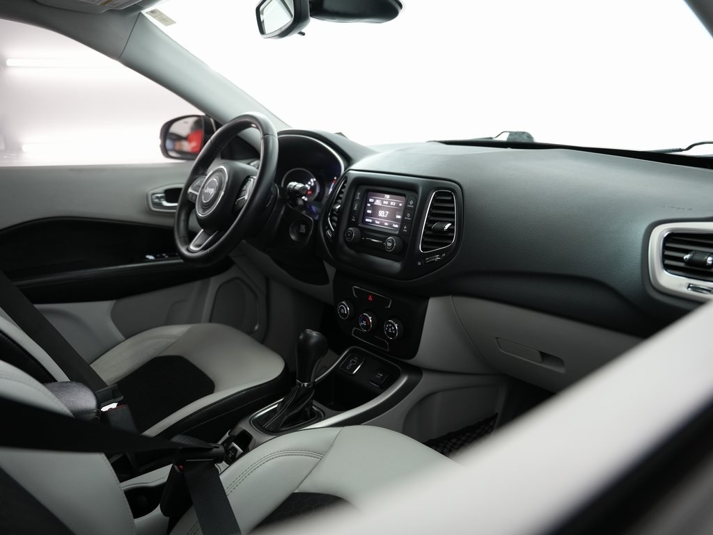 Jeep Compass Latitude w/Sun/Wheel Pkg FWD 2018