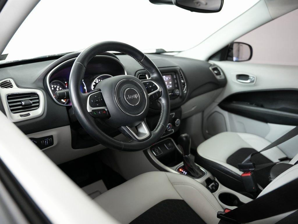 Jeep Compass Latitude w/Sun/Wheel Pkg FWD 2018