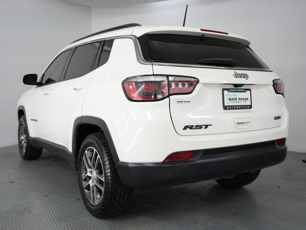 Jeep Compass Latitude w/Sun/Wheel Pkg FWD 2018