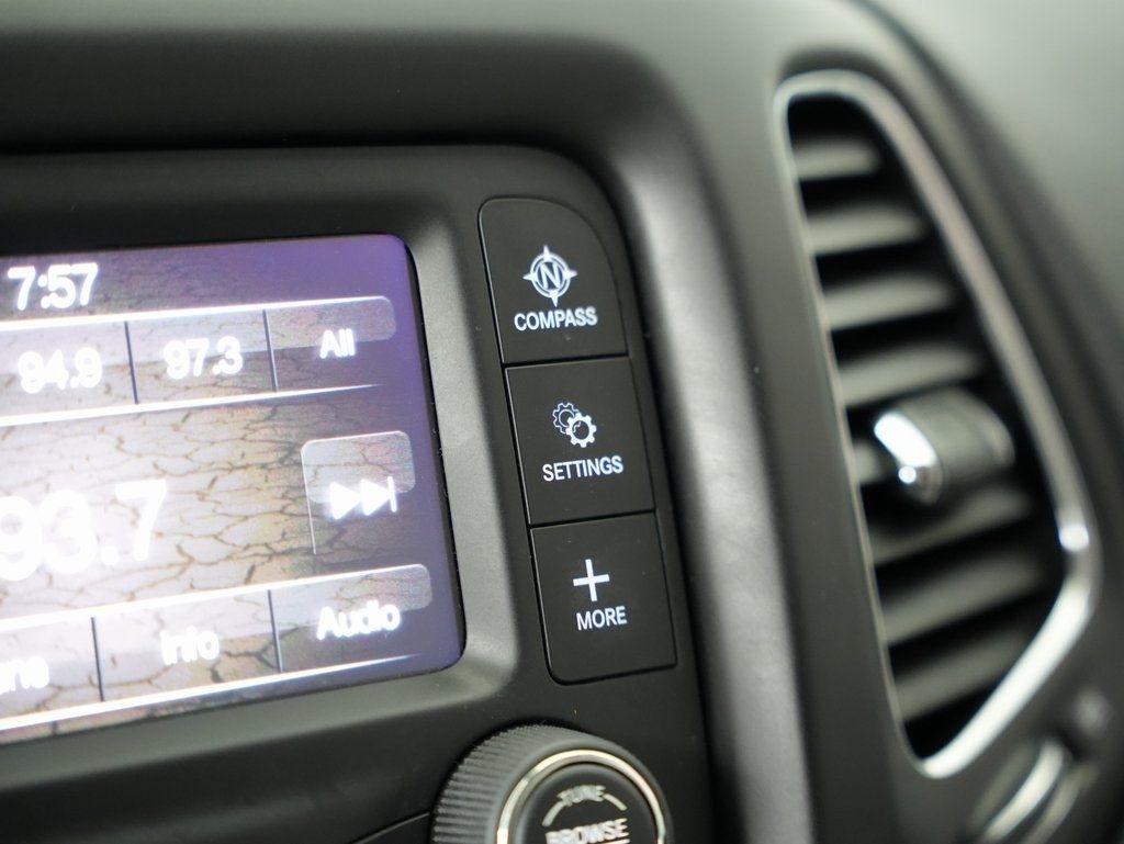 Jeep Compass Latitude w/Sun/Wheel Pkg FWD 2018