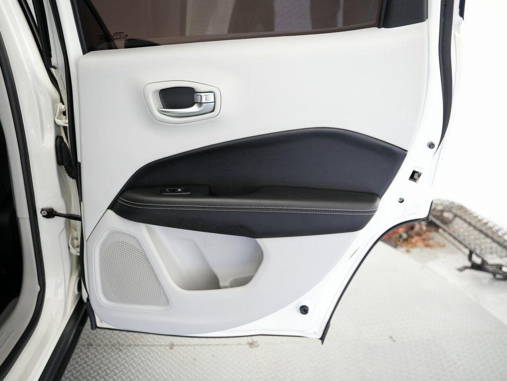 Jeep Compass Latitude w/Sun/Wheel Pkg FWD 2018