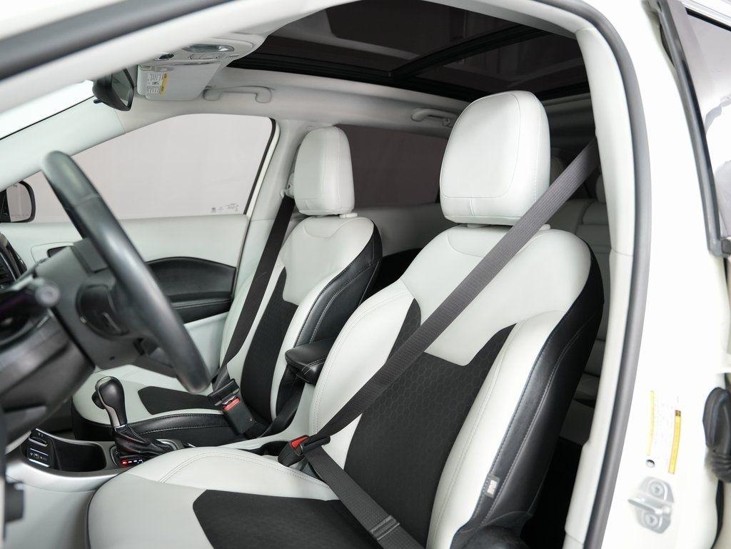 Jeep Compass Latitude w/Sun/Wheel Pkg FWD 2018